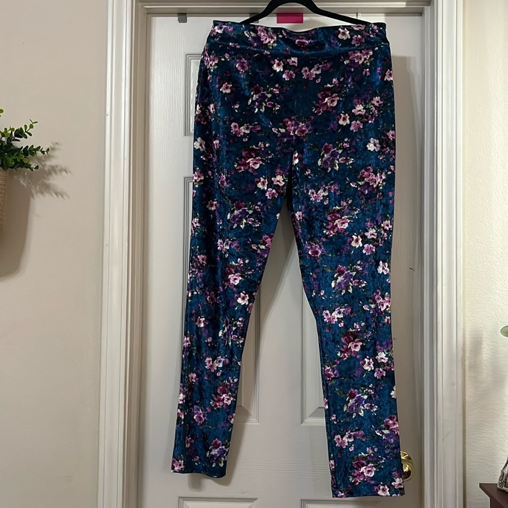 Lola crushed velour leggings by Traci Lords for Pinupgirl